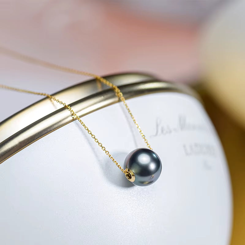 18K Gold Tahitian Black Pearl Pendant Necklace for Women with Yellow Gold Chain